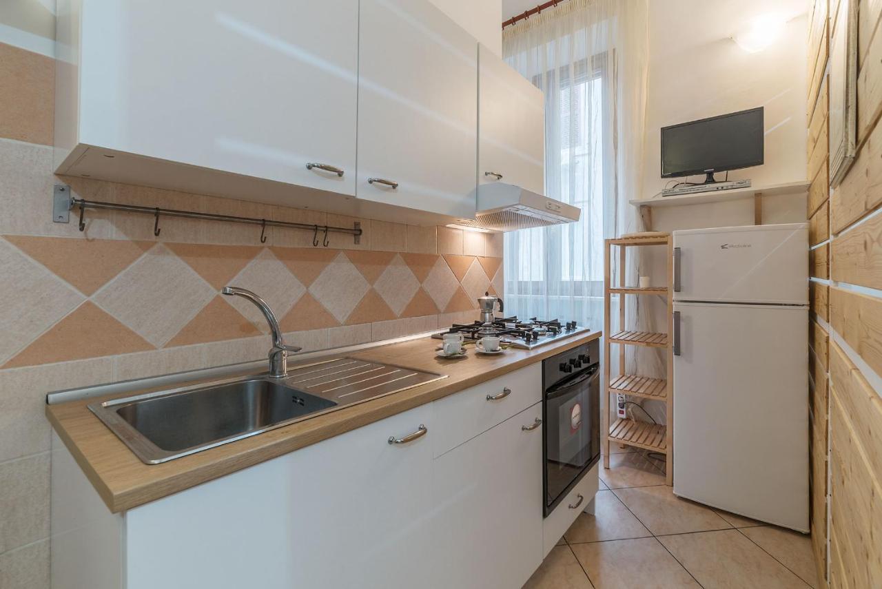 Vittorio Emmanuele & Colosseo Studio Рим Екстериор снимка